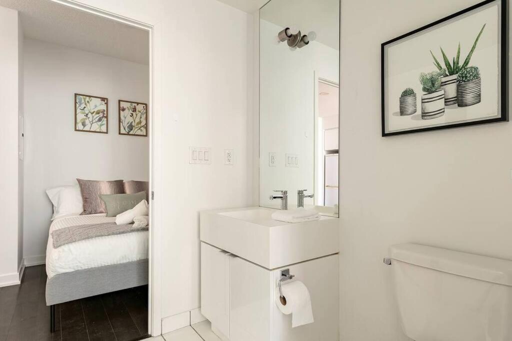 Guestic At Cityplace - Lake View & One Free Parking Toronto Extérieur photo