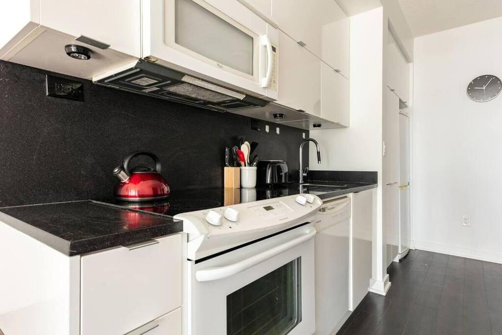 Guestic At Cityplace - Lake View & One Free Parking Toronto Extérieur photo